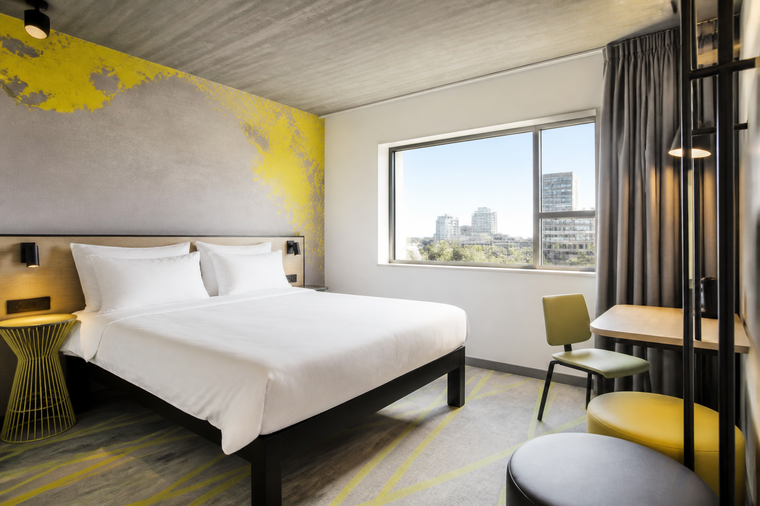 Interieur van een moderne hotelkamer in een budgethotel nabij de Ziggo Dome.