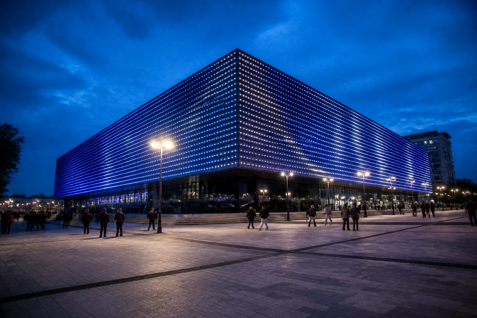 Het verlichte Ziggo Dome in Amsterdam bij avond, gebouwd tussen 2009 en 2012.